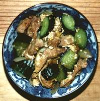 Schweinefleisch mit Gurke