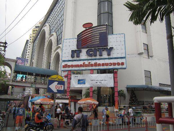 Pantip Plaza aussen