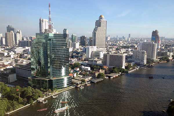 Chao Phraya bei Nacht