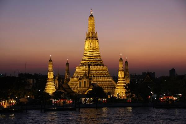 Wat Arun bei Nacht