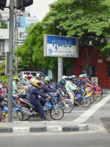 Motorrder an der Ampel