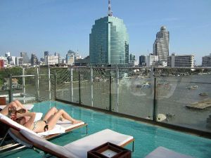 Hilton Bangkok Pool