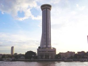 Hilton Bangkok vom Fluss aus gesehen