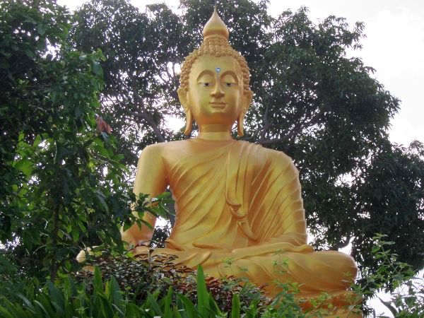Wat Khao Chedi Buddha sitzend